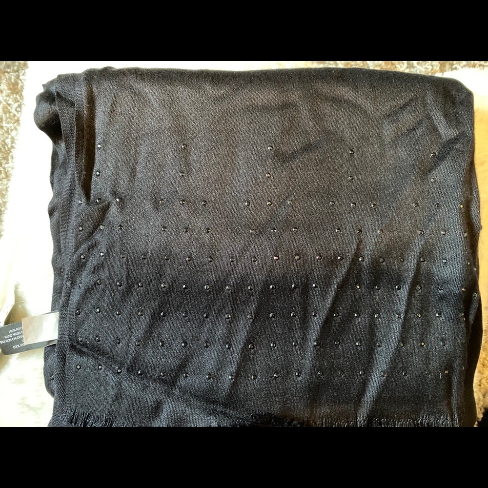 I NC Scarf